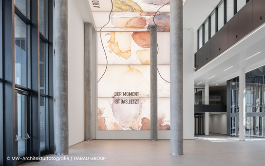 Mehr über den Artikel erfahren Kunst trifft Architektur: Zusammenspiel im Central Hub.